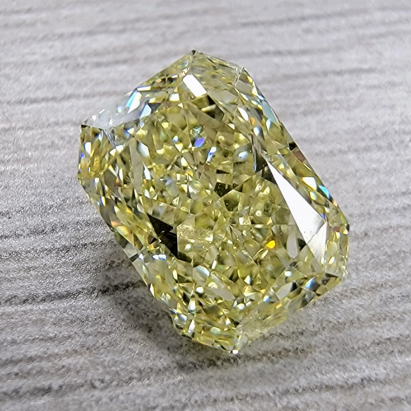 2.01ct Fancy Light Yellow Elongated Radiant VS2 GIA