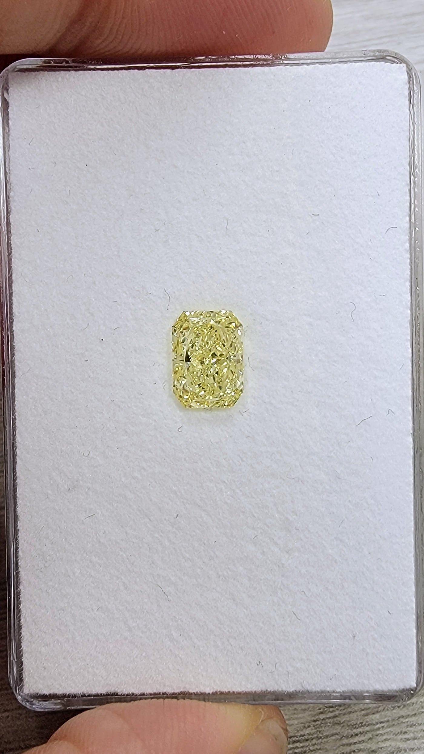 2.01ct Fancy Light Yellow Elongated Radiant VS2 GIA