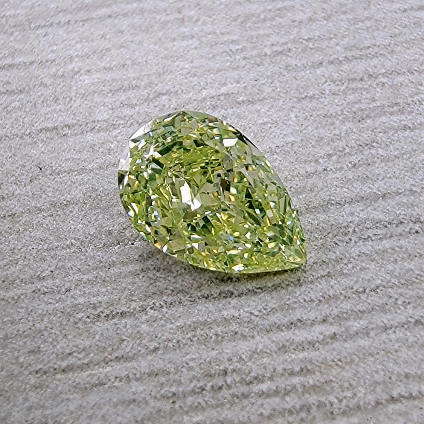 0.75ct Fancy Light Green Yellow NEON Pear VS2 GIA