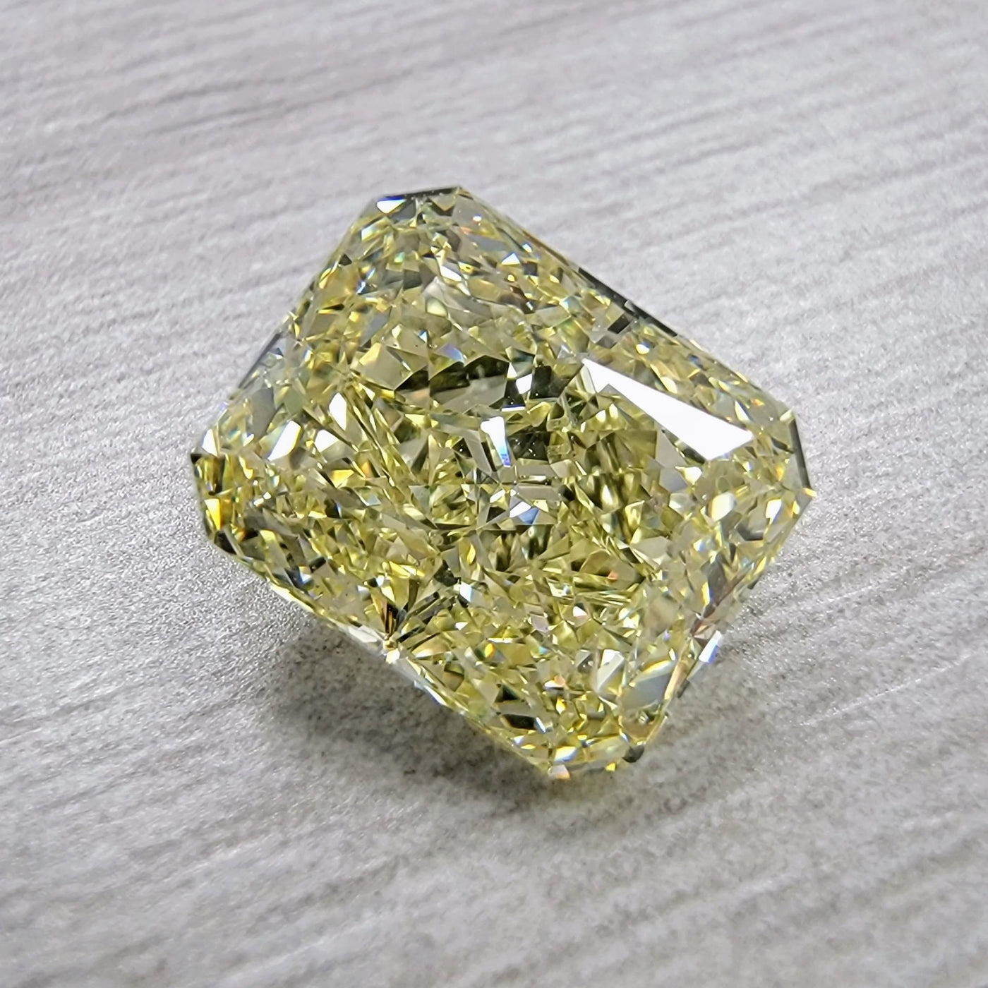 3.02ct Fancy Light Yellow Elongated Radiants SI1 GIA